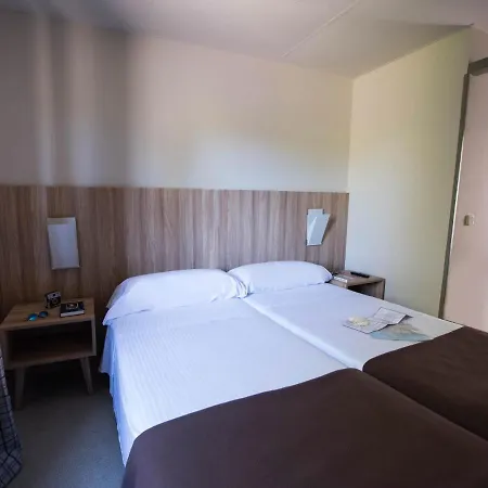 Hostel Monte Do Gozo