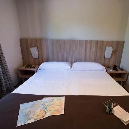 Hostel Monte Do Gozo *